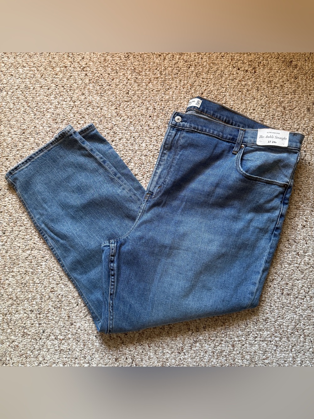 NWT Abercrombie and Fitch Ultra High Rise The Ankle Straight Jean Size 37/24R